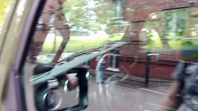 Военный внедорожник Jeep с брендовыми номерами. Очень интересный видос.