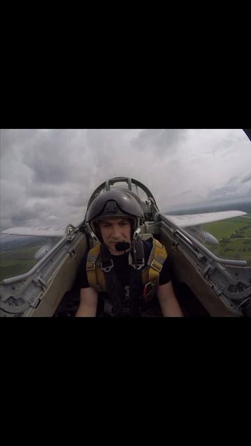 Проход на низкой высоте L29 Delfin смотреть онлайн