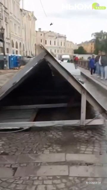 ⚠️ Из-за мощнейших гроз и обильных осадков Санкт-Петербург оказался под угрозой наводнения. смотреть онлайн