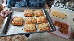 "Жизнь на пенсии".. Приготовили пиццу с внучкой.