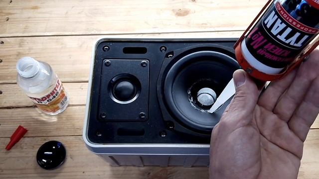 Почему колонки начинают хрипеть на высокой громкости?