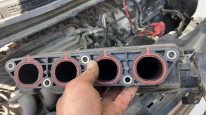 Хонда Фрид, замена свечей зажигания , промывка дросселя .