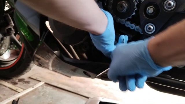 Бесплатная замена масла. Замена масла в двигателе мотоцикла.