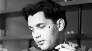 Роберт Рождественский «Человеку надо мало…»