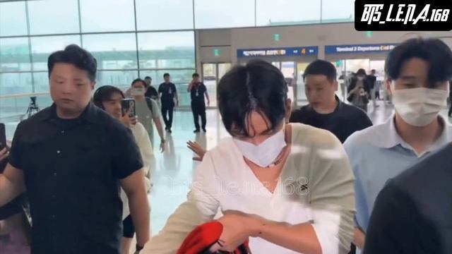 Celine устроил вечеринку для Тэхена Париж 04.07.2025 смотреть онлайн