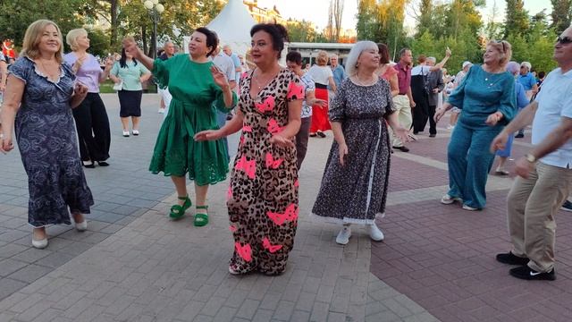 Танцы в парке Победы 05.07.25. смотреть онлайн