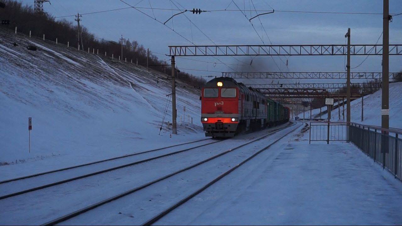 Тепловоз 2ТЭ116У-0202 на подъёме. смотреть онлайн