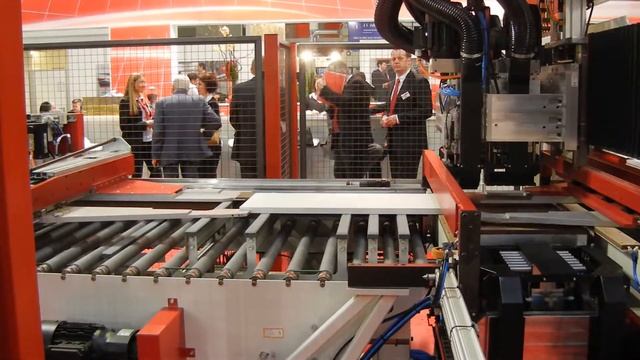 Сверлильно-присадочная линия с CNC Priess & Horstmann - работа зажимов смотреть онлайн