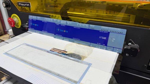 Печать на поликарбонате на УФ принтере PRINTX