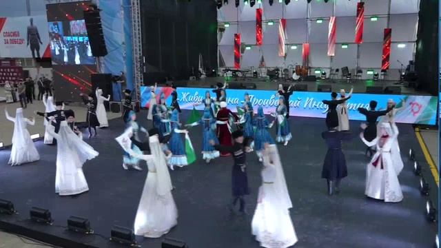 Айна Алиева открыла концерт «Живи страна – процветай Ингушетия» исполнением песни «Моя Ингушетия» смотреть онлайн