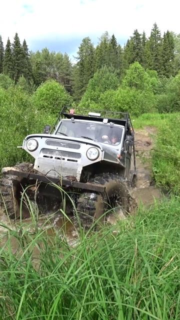 На вездеходе в брод смотреть онлайн
