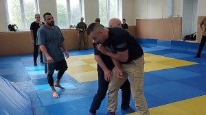 От двоих. Основы формирования принципа противодействия группе.