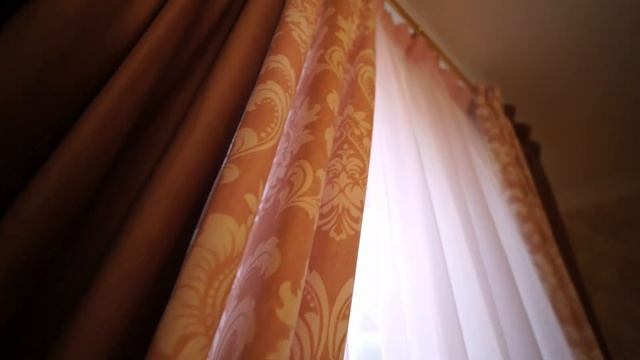Шторы и покрывало для спальни в современном стиле Curtains And Bedspread For A Modern Style Bedroom
