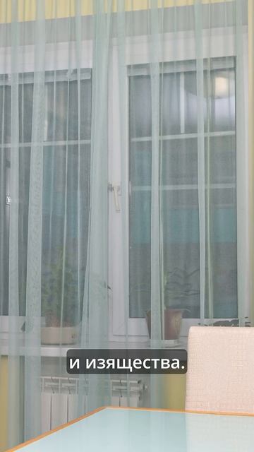 Как красиво повесить шторы на кухне