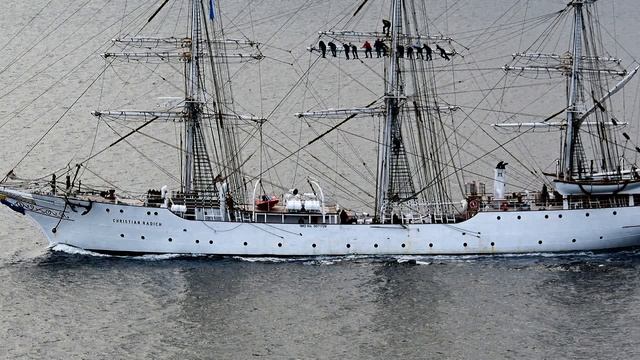 на мачте парусника