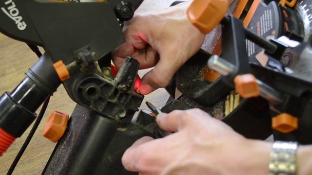 Как настроить лазерный указатель на торцовочной пиле Evolution