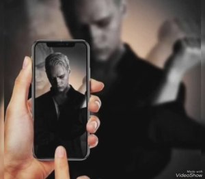 А я всё жду... жду весточек от любимого...