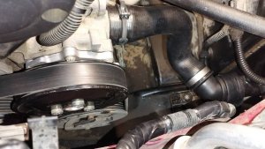 Замена помпы и патрубка Опель Астра J