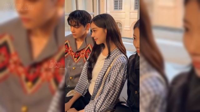 Необыкновенной красоты Тэхен на показе моды в Париже 06.07.2025 смотреть онлайн