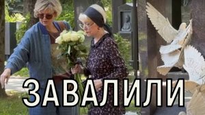 Безликий монумент Меньшова. Вера Алентова вызвала настоящий шок на могиле мужа.