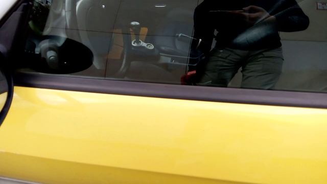 Необычный Мерседес Бенс. Очень интересный автомобильчик.