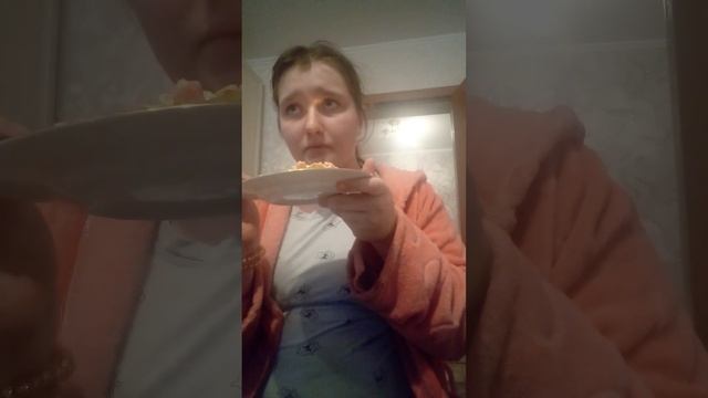 прадзнике салатик крабовый с сухариками со вкусом сыра и семги сок вишняя