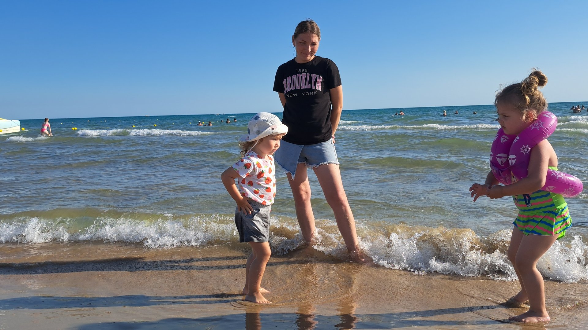 Анапа Витязево 6 июля 2025 Отдыхающих всё больше с каждым днем смотреть онлайн