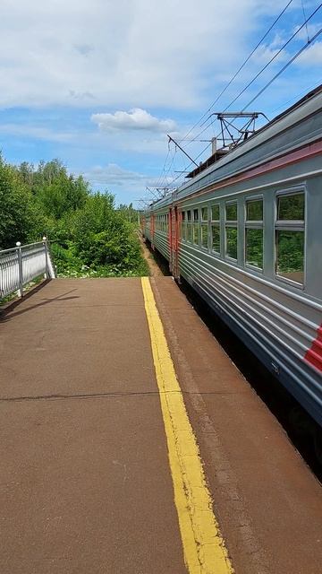 Отправление электропоезда ЭТ2М на платформе "Лосево" смотреть онлайн