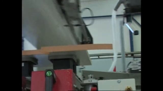 Кромкооблицовочный центр BIMA 400 V с внутренними углами на 90 град смотреть онлайн