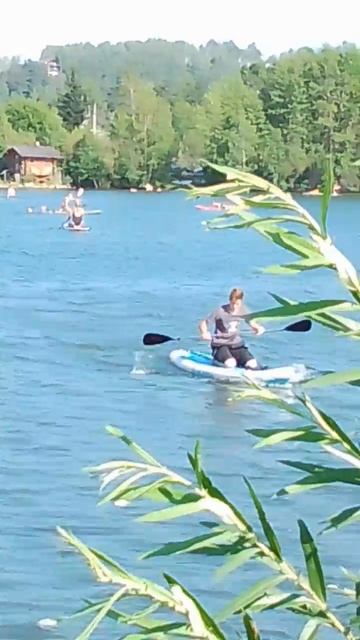 Парень ловко гребет смотреть онлайн