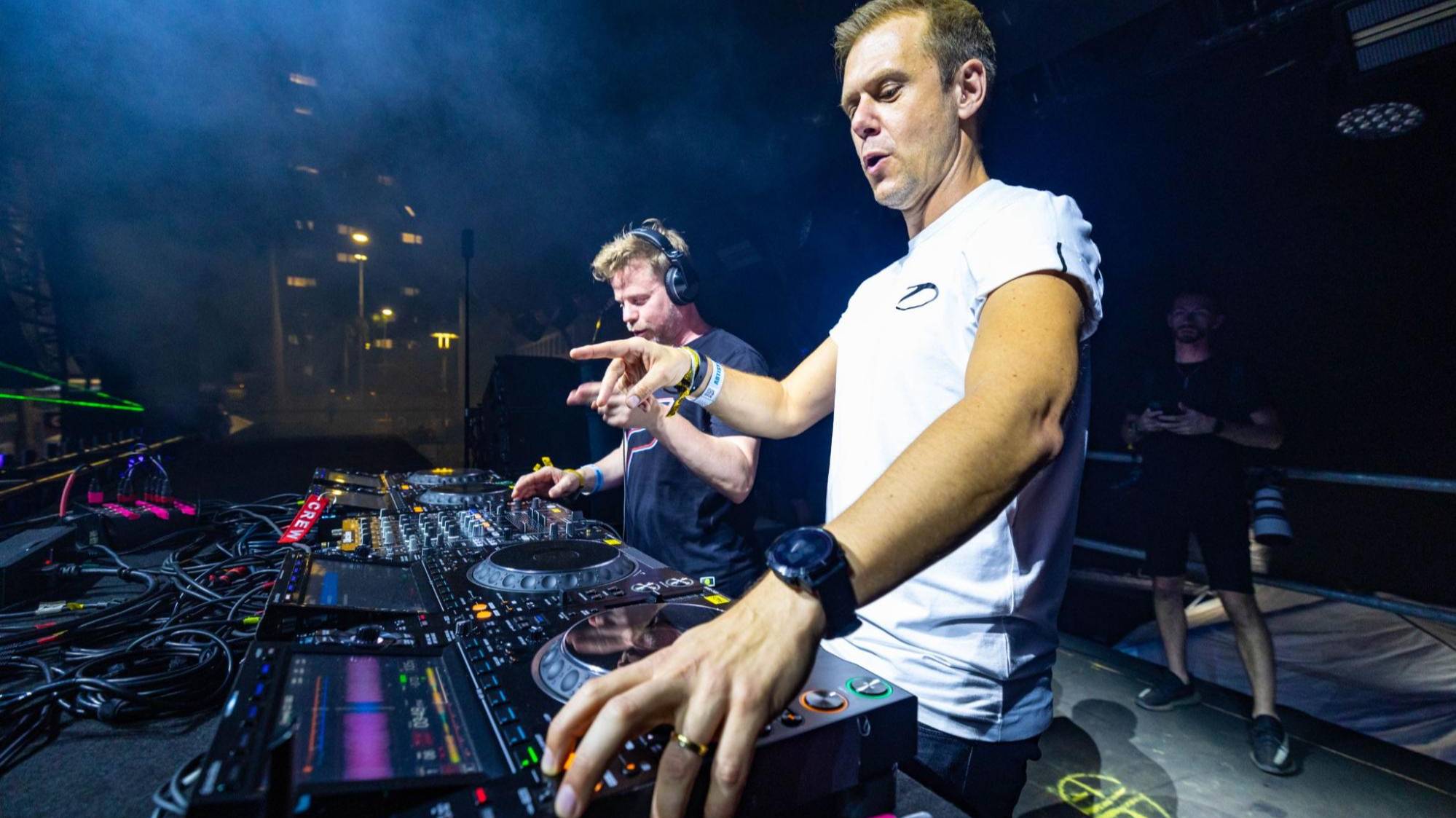 Ferry Corsten Vs Armin Van Buuren Trance Match 2000
