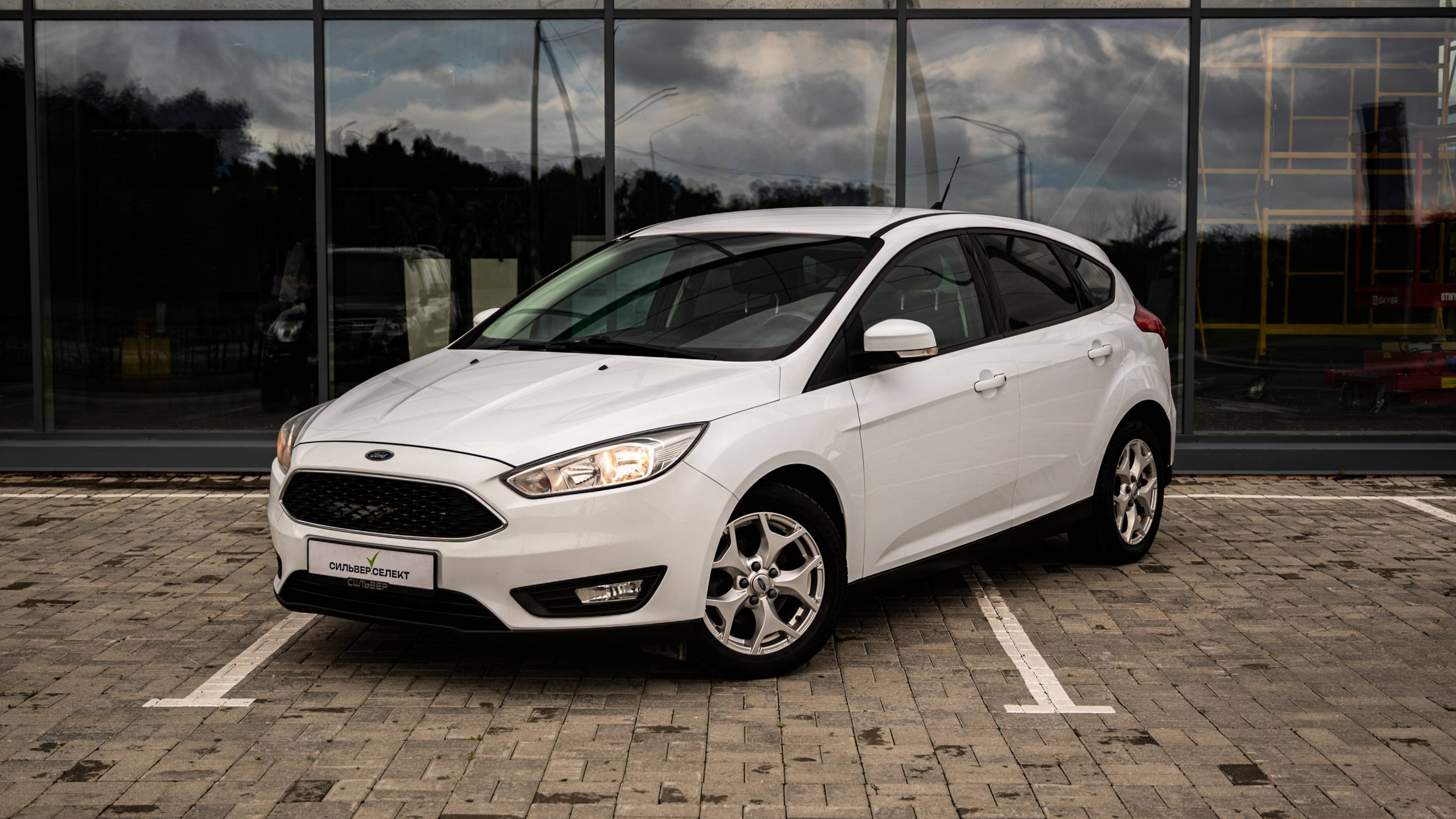 FORD FOCUS БЕЛЫЙ смотреть онлайн