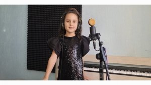 Песня "НЕ СДАВАЙСЯ" Виктория 6 лет