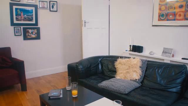 GG1_Unit 3.2 Theres A Phone on the Sofa! Part 2 смотреть онлайн