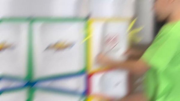 Марк находит новые машины с загадочными коробками