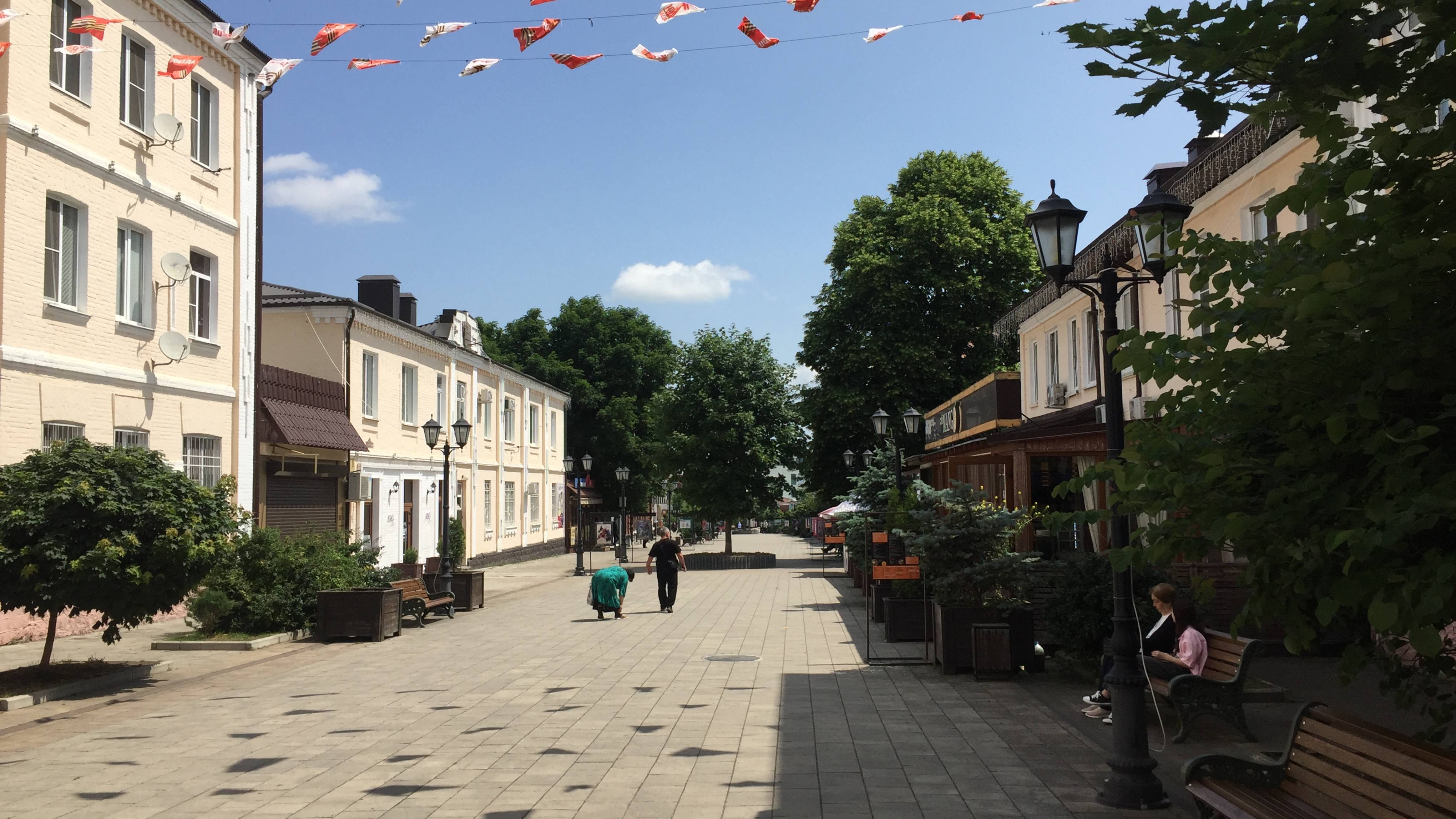Нальчике тоже есть свой Арбат. Пешая часть улицы Кабардинской в Нальчике Кабардино-Балкария смотреть онлайн