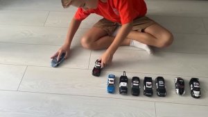 Марк играет с полицейской машиной и учится быть полицейским.