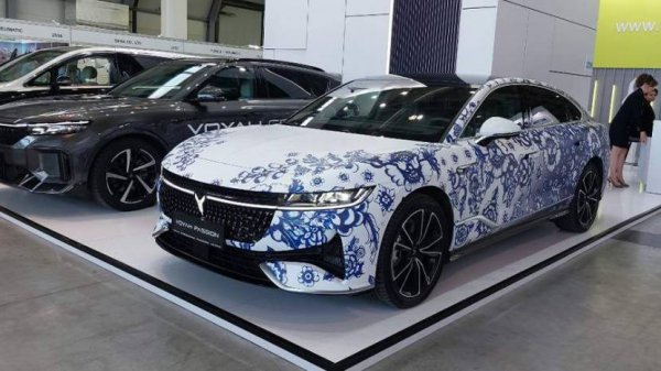 Voyah раскрыла цену седана Passion EVR российской сборки