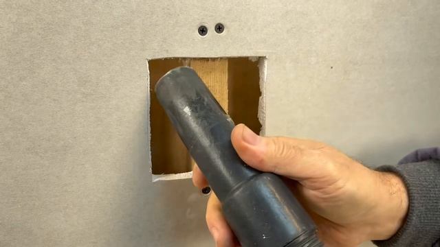 Как заделать дыру в гипсокартоне. Простой и бюджетный способ своими руками смотреть онлайн