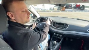 Постановка транспортного средства на место стоянки параллельно краю проезжей части