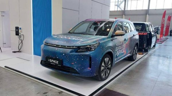 Evolute представил в России обновленный кроссовер i-Space