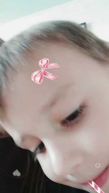 Смайлики пьют коктейли