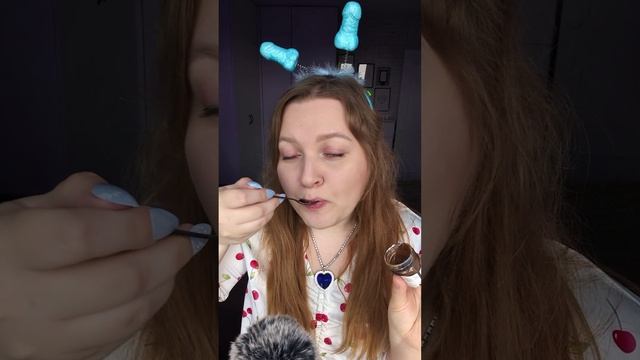 АСМР Ем мини Нутеллу 😍 Сколько чайных ложек внутри? 🤔 ASMR Nutella mini 🤤 #asmr #асмр #eating смотреть онлайн