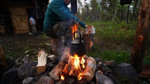Моя жизнь в старой избушке на озере. Наловил рыбы. Быт в тайге.