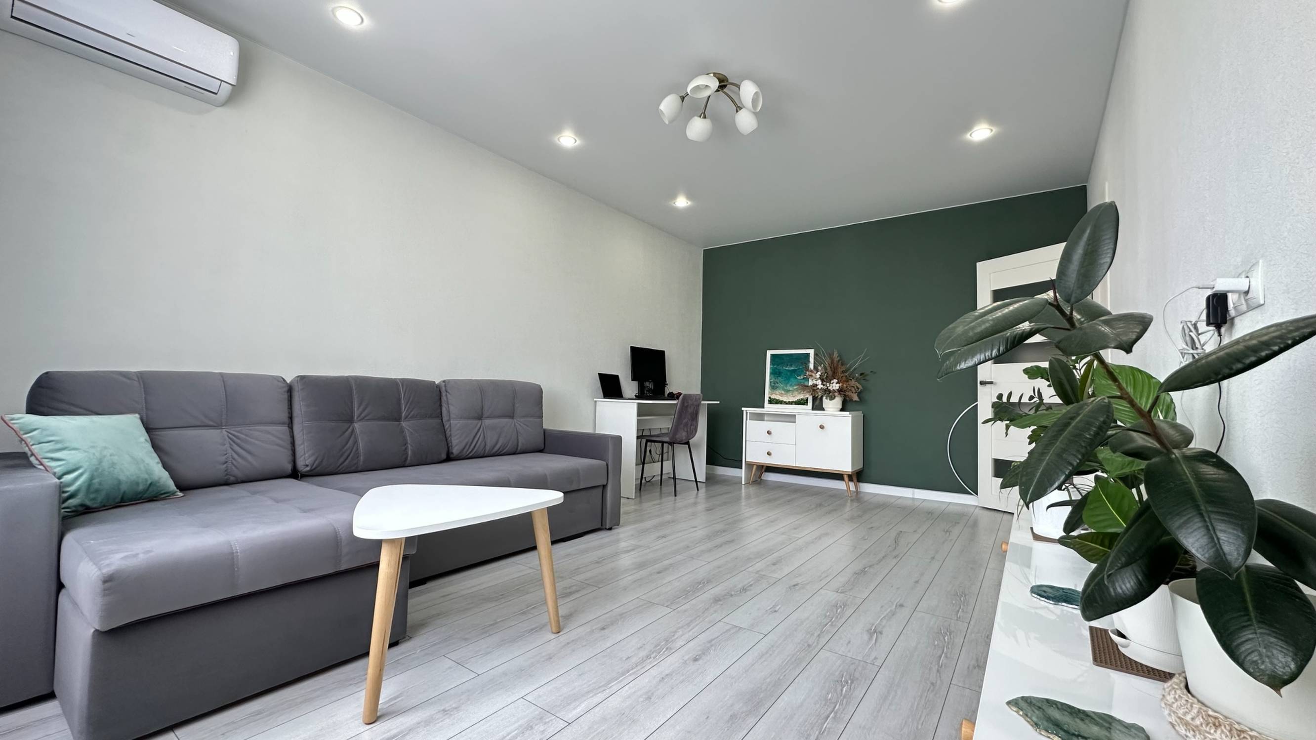 Продам 2-ую квартиру с дизайнерским ремонтом в Северном районе города Воронеж