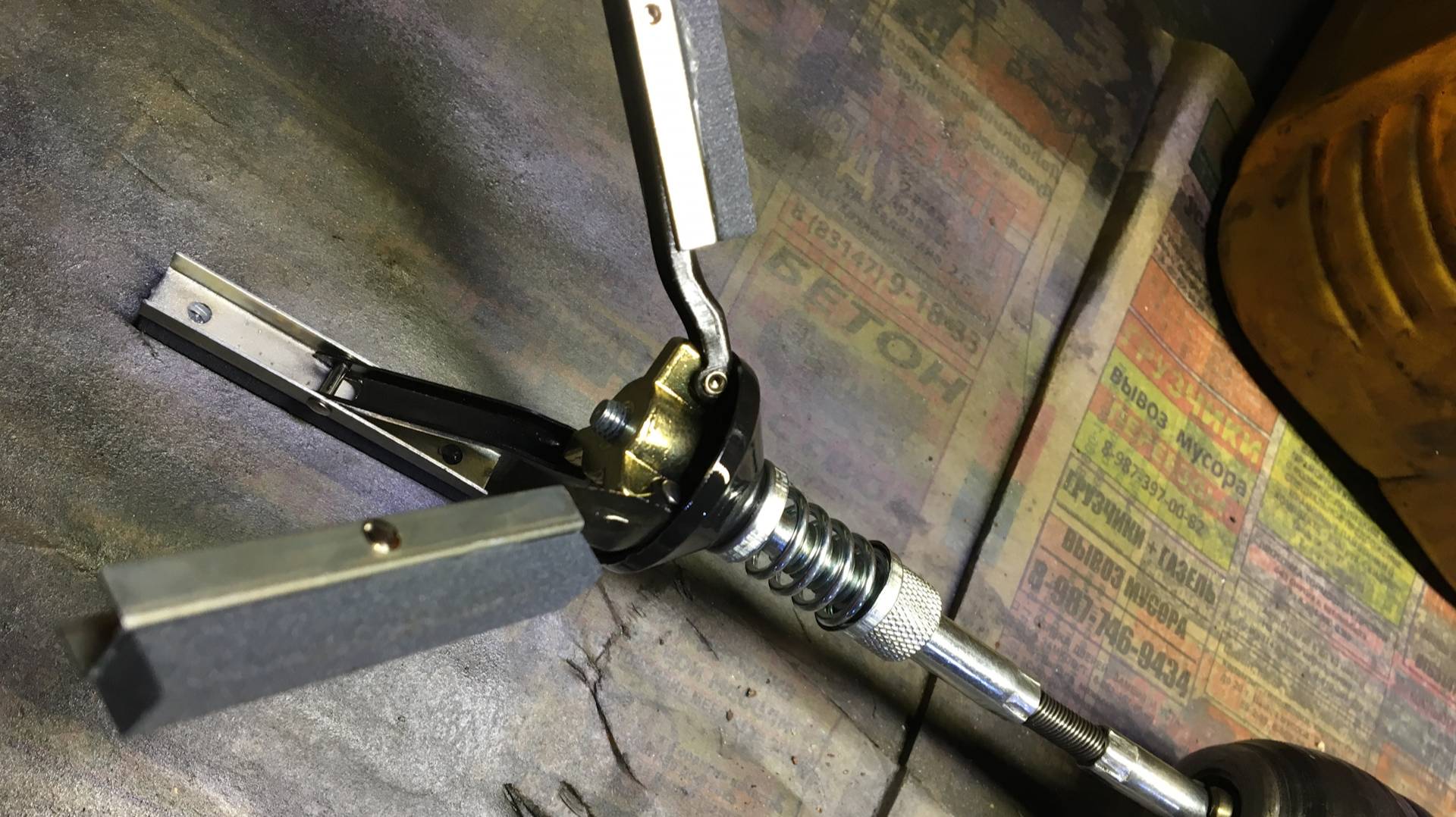 КАК ПРИКЛЕИТЬ АБРАЗИВ ДЛЯ ХОНИНГОВАНИЯ. смотреть онлайн