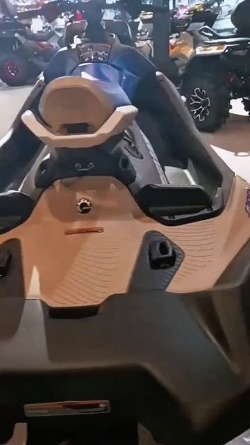 BRP SEA-DOO SPARK TRIXX 3 UP 2025 смотреть онлайн