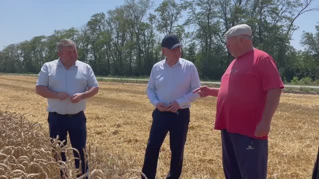 07-07-2025 г. Глава района Заур Хамирзов посетил хозяйство ИП Главы КФХ Николая Ахтенчукова смотреть онлайн