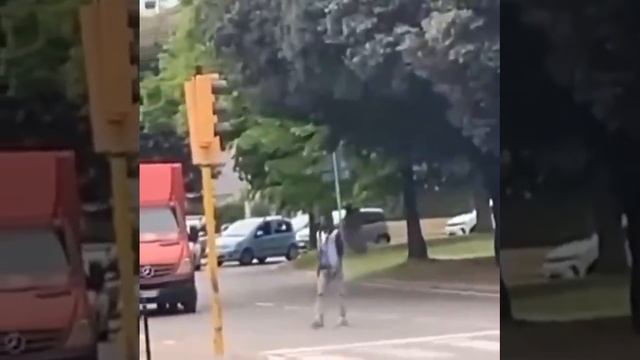 Итальянские будни
Африканский мигрант просто по приколу сжигает заправку смотреть онлайн