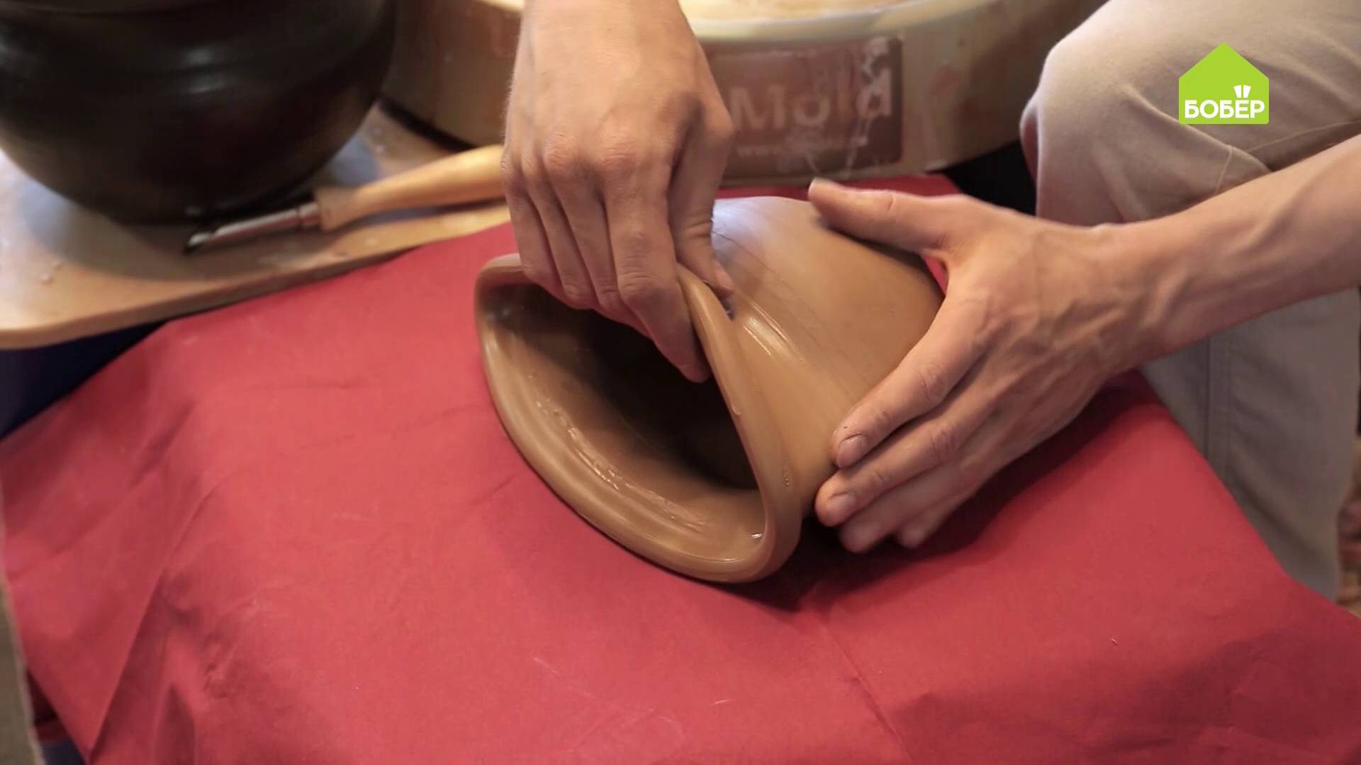 ГОНЧАРНЫЕ ИЗДЕЛИЯ СВОИМИ РУКАМИ. Как сделать цветочный горшок с плоской стенкой смотреть онлайн